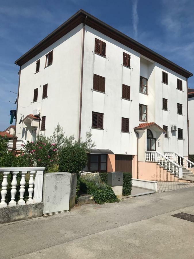 Studio Apartman Lorenzo Umag Exterior photo